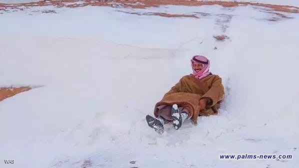 مناطق جنوب الكويت تشهد تساقط الثلوج منذ عشرين عاماً